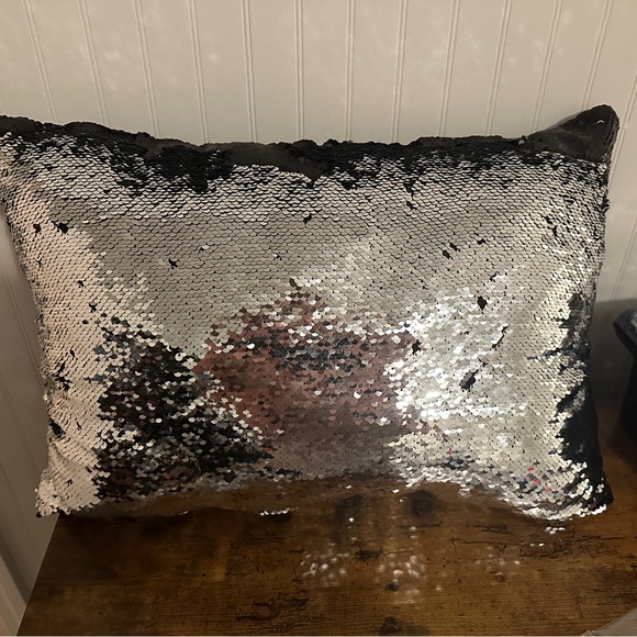 Reverable Pillow - Picture 1 of 3